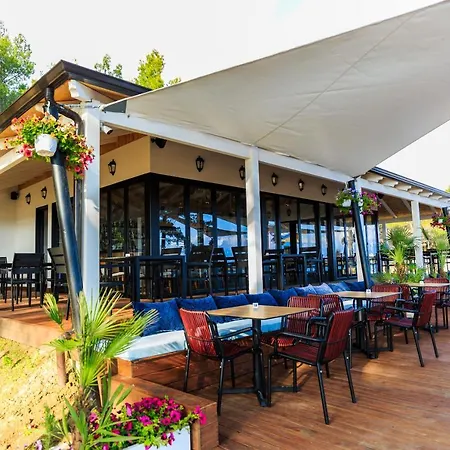 Resort Ecuador Zvernec