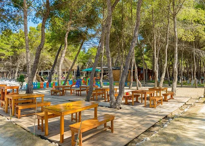 Resort Ecuador Zvernec