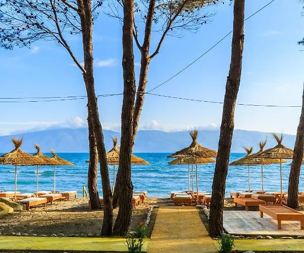 Ecuador Resort Zvernec