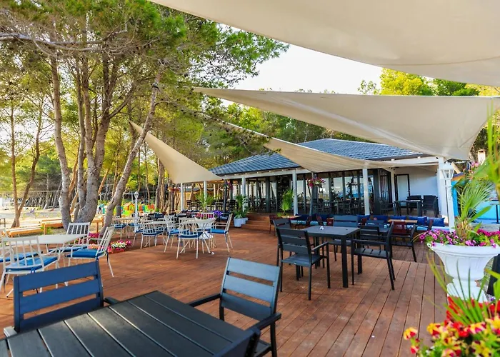 Ecuador Resort Zvernec